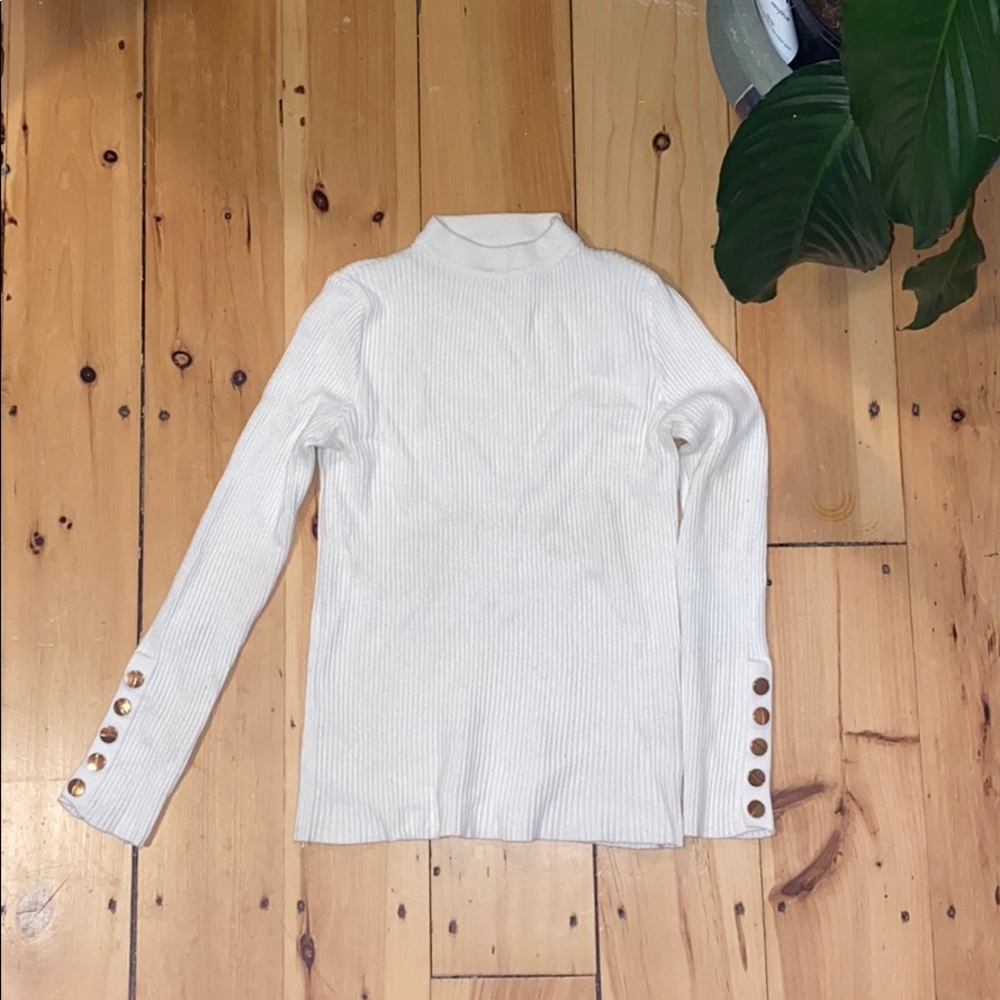 •White mock turtle neck sweater•